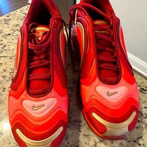 New without box Big Boys Nike AirMax red, size 6 (women 7 1/2 or 8)
